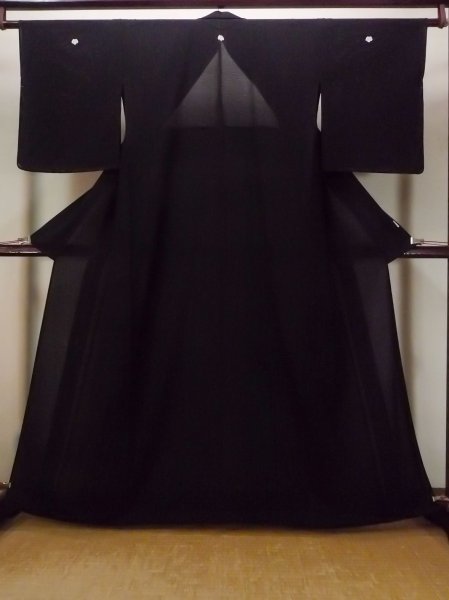 Photo1: N1226T Vintage Japanese kimono   Black MONTSUKI crests for women / Silk.    (Grade B) (1)