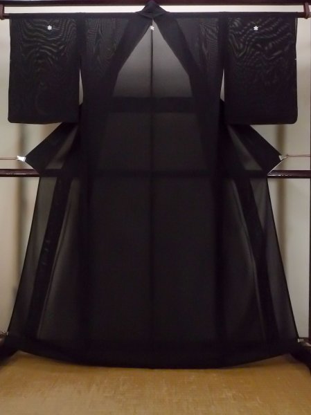 Photo1: N1226V Vintage Japanese kimono   Black MONTSUKI crests for women / Silk.    (Grade B) (1)
