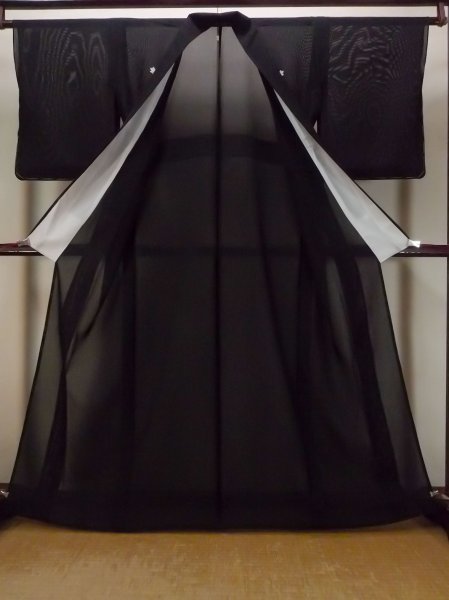 Photo2: N1226V Vintage Japanese kimono   Black MONTSUKI crests for women / Silk.    (Grade B) (2)