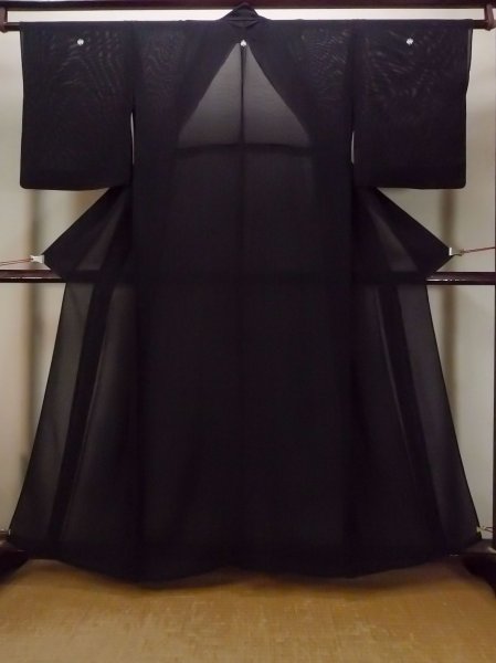 Photo1: N1226X Vintage Japanese kimono   Black MONTSUKI crests for women / Silk.    (Grade B) (1)