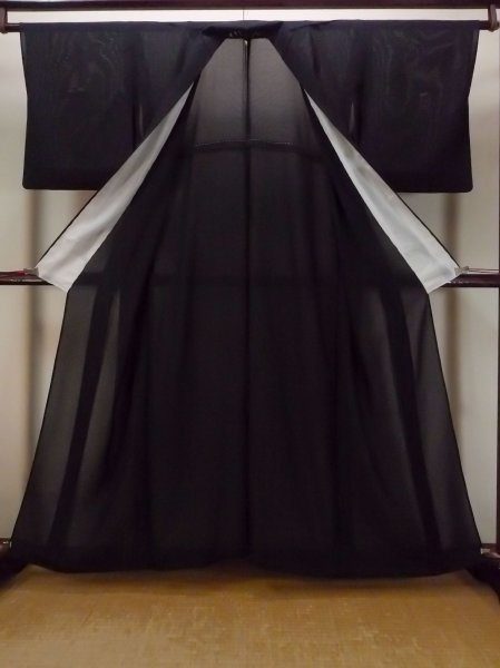 Photo2: N1226X Vintage Japanese kimono   Black MONTSUKI crests for women / Silk.    (Grade B) (2)