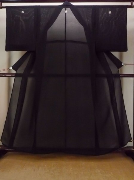 Photo1: N1226Y Vintage Japanese kimono   Black MONTSUKI crests for women / Silk.    (Grade B) (1)