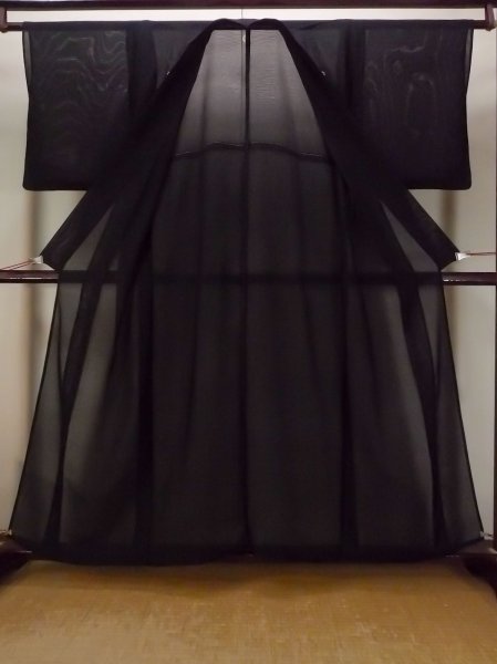 Photo2: N1226Y Vintage Japanese kimono   Black MONTSUKI crests for women / Silk.    (Grade B) (2)