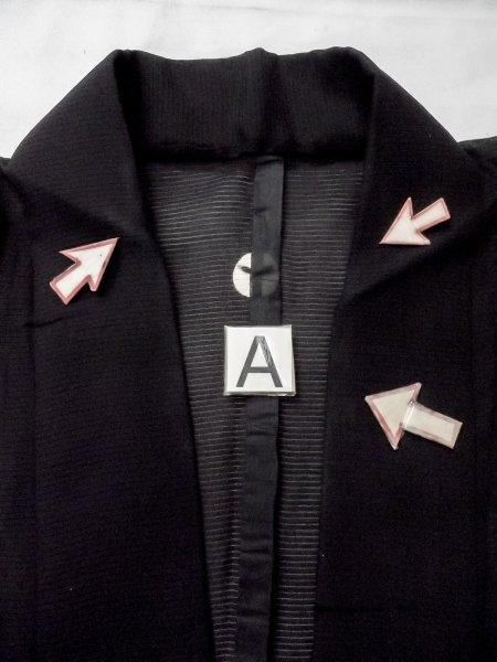 Photo12: N1226Y Vintage Japanese kimono   Black MONTSUKI crests for women / Silk.    (Grade B) (12)