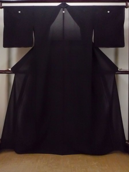 Photo1: Mint N1226Z Vintage Japanese kimono   Black MONTSUKI crests for women / Silk.    (Grade A) (1)