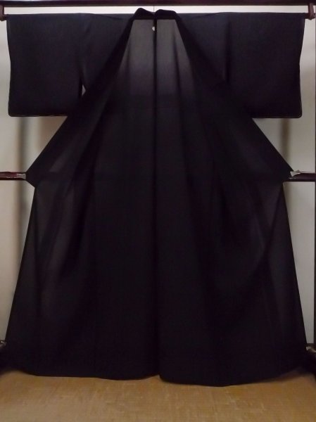Photo2: Mint N1226Z Vintage Japanese kimono   Black MONTSUKI crests for women / Silk.    (Grade A) (2)