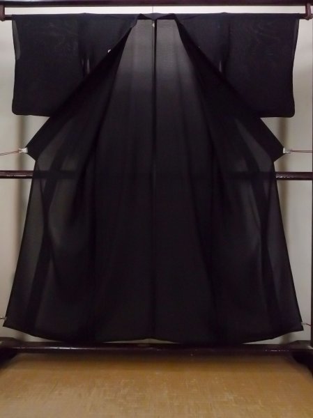 Photo2: Mint N1227A Vintage Japanese kimono   Black MONTSUKI crests for women / Silk.    (Grade A) (2)