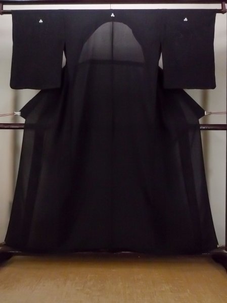 Photo1: N1227B Vintage Japanese kimono   Black MONTSUKI crests for women / Silk.    (Grade C) (1)