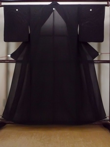 Photo1: N1227C Vintage Japanese kimono   Black MONTSUKI crests for women / Silk.    (Grade B) (1)