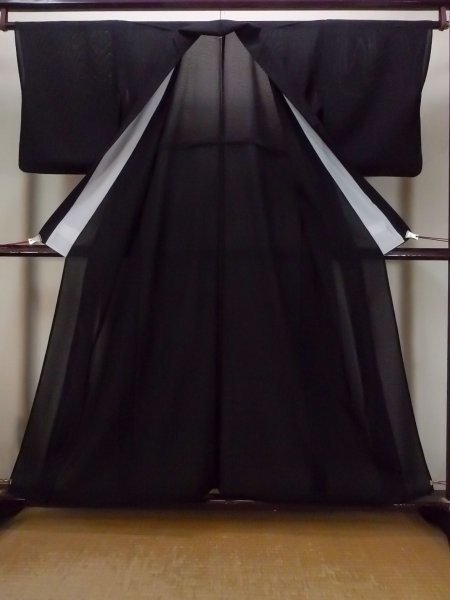 Photo2: N1227C Vintage Japanese kimono   Black MONTSUKI crests for women / Silk.    (Grade B) (2)