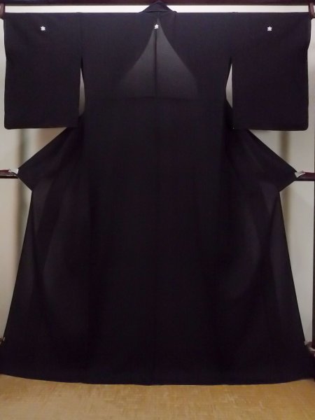 Photo1: Mint N1227D Vintage Japanese kimono   Black MONTSUKI crests for women / Silk.    (Grade A) (1)