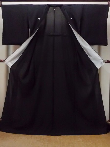Photo2: Mint N1227D Vintage Japanese kimono   Black MONTSUKI crests for women / Silk.    (Grade A) (2)