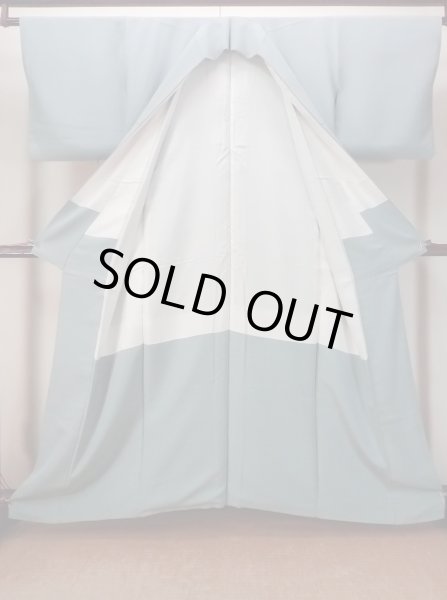 Photo2: O0117B Vintage Japanese kimono Pale Grayish Light Blue IROMUJI plain colored for women / Silk.    (Grade C) (2)