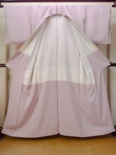 Photo2: O0117K Vintage Japanese kimono  Pale Wisteria IROMUJI plain colored for women / Silk.    (Grade C) (2)