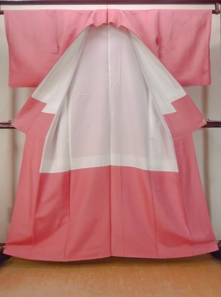 Photo2: O0117N Vintage Japanese kimono   Pink IROMUJI plain colored for women / Silk.  Base woven pattern: Gap in a cloud, Square piece of fancy paper, abstract pattern  (Grade B) (2)