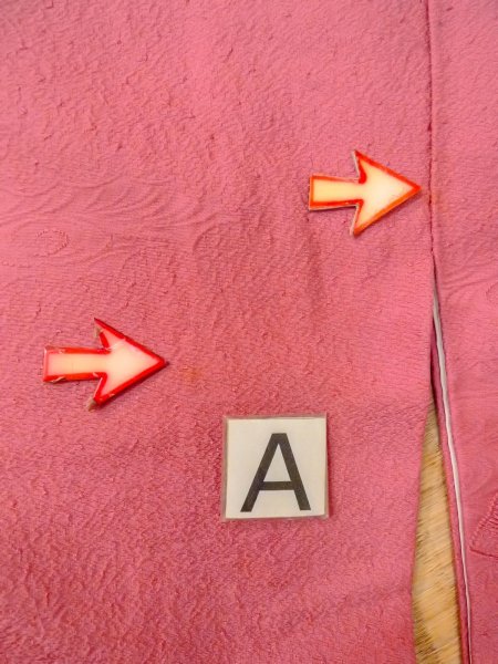 Photo14: O0117N Vintage Japanese kimono   Pink IROMUJI plain colored for women / Silk.  Base woven pattern: Gap in a cloud, Square piece of fancy paper, abstract pattern  (Grade B) (14)