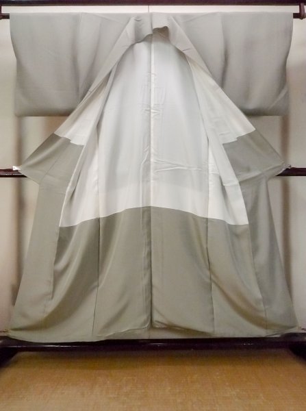 Photo2: O0117Q Vintage Japanese kimono  Light Gray IROMUJI plain colored for women / Silk.    (Grade B) (2)