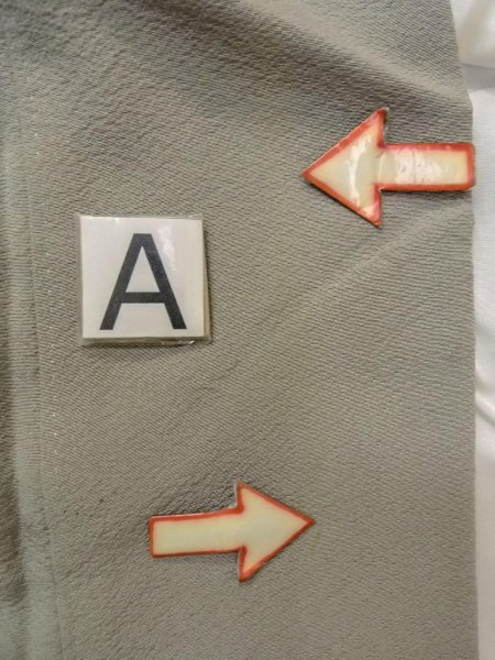 Photo14: O0117Q Vintage Japanese kimono  Light Gray IROMUJI plain colored for women / Silk.    (Grade B) (14)