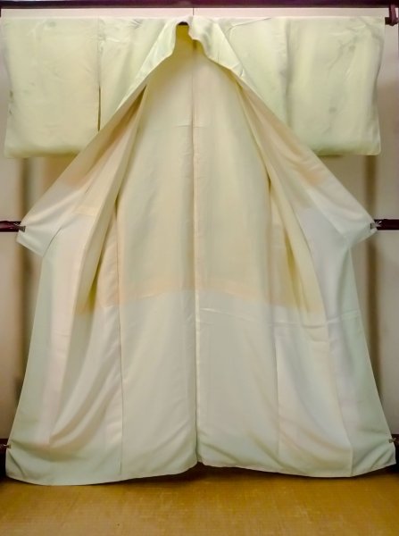 Photo2: O0117R Vintage Japanese kimono  Light Yellowish Green KOMON dyed for women / Silk.    (Grade B) (2)