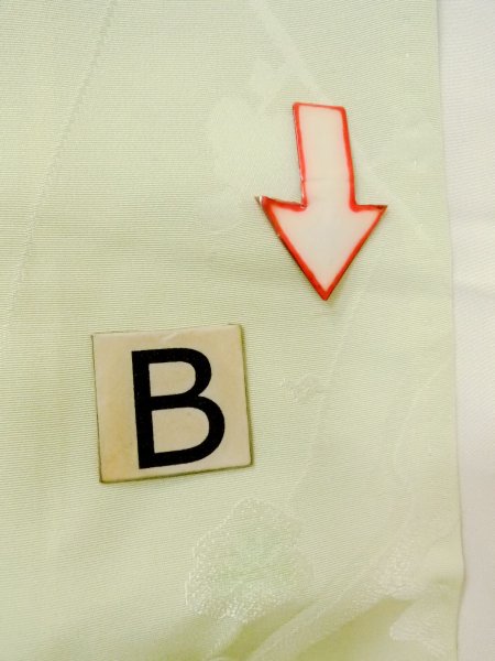 Photo15: O0117R Vintage Japanese kimono  Light Yellowish Green KOMON dyed for women / Silk.    (Grade B) (15)