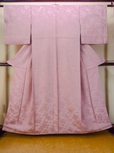 Photo1: O0117S Vintage Japanese kimono Pale Purplish Pink KOMON dyed for women / Silk.    (Grade B) (1)
