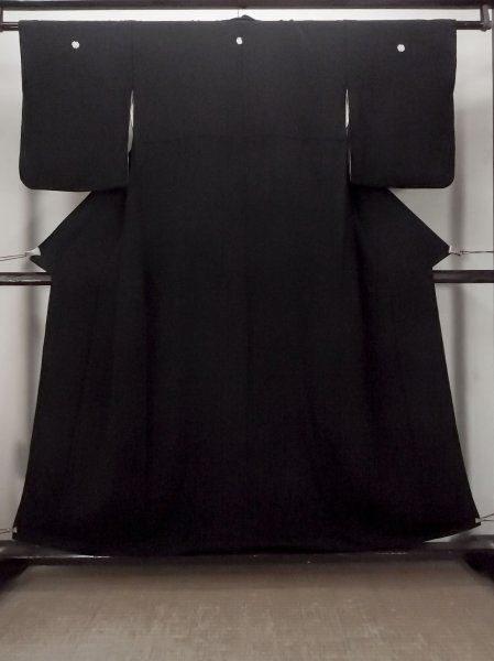 Photo1: O0117T Vintage Japanese kimono   Black MONTSUKI crests for women / Silk.    (Grade B) (1)