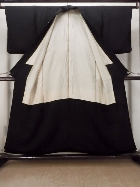 Photo2: O0117T Vintage Japanese kimono   Black MONTSUKI crests for women / Silk.    (Grade B) (2)