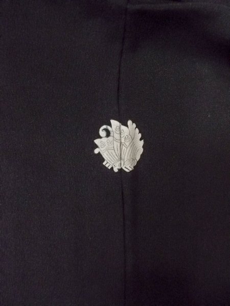 Photo3: O0117T Vintage Japanese kimono   Black MONTSUKI crests for women / Silk.    (Grade B) (3)