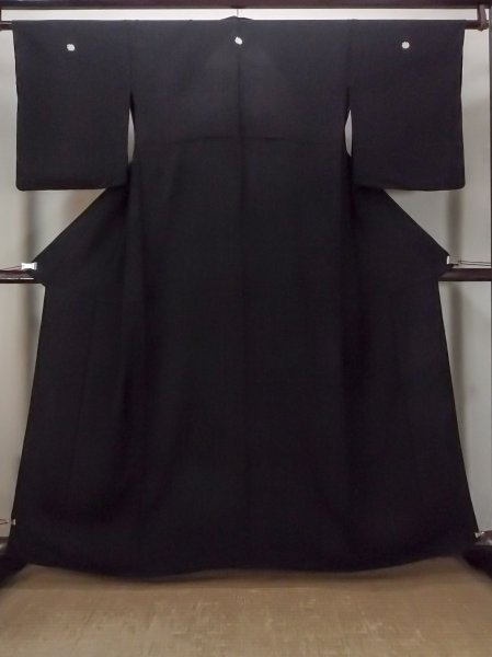 Photo1: O0117U Vintage Japanese kimono   Black MONTSUKI crests for women / Silk.    (Grade D) (1)
