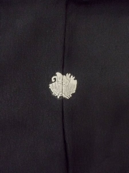 Photo3: O0117U Vintage Japanese kimono   Black MONTSUKI crests for women / Silk.    (Grade D) (3)