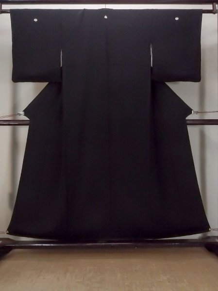 Photo1: O0117V Vintage Japanese kimono   Black MONTSUKI crests for women / Silk.    (Grade D) (1)