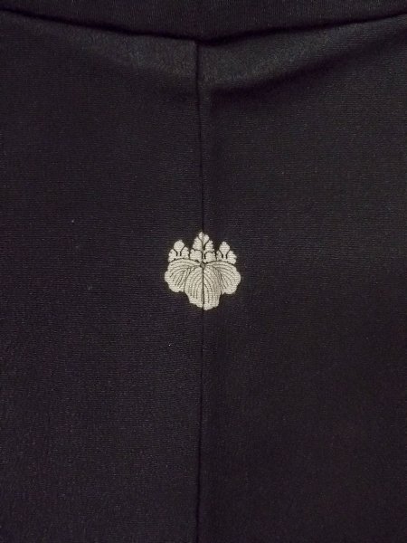 Photo3: O0117V Vintage Japanese kimono   Black MONTSUKI crests for women / Silk.    (Grade D) (3)