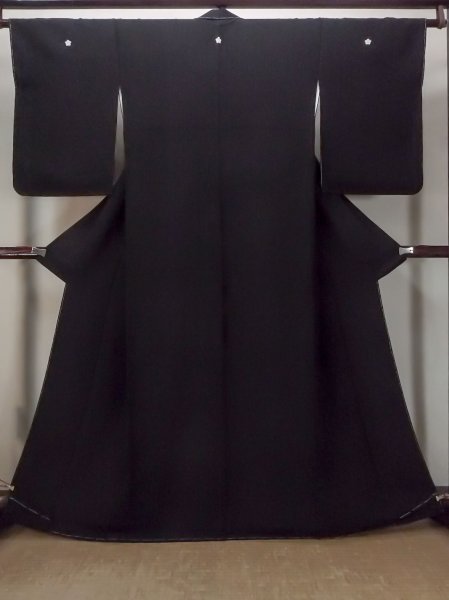 Photo1: O0117W Vintage Japanese kimono   Black MONTSUKI crests for women / Silk.    (Grade B) (1)