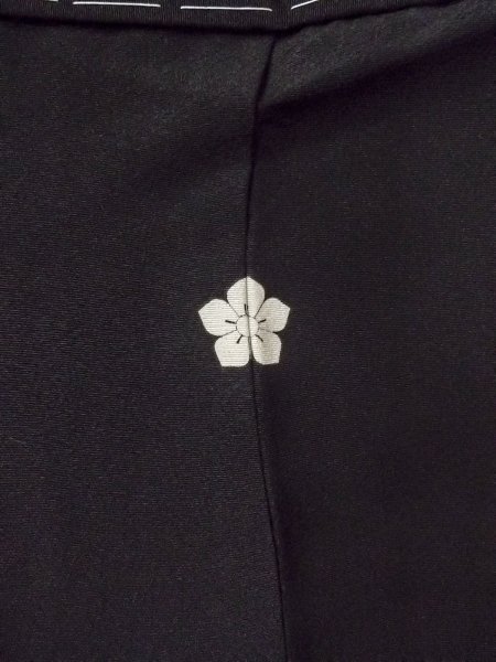 Photo3: O0117W Vintage Japanese kimono   Black MONTSUKI crests for women / Silk.    (Grade B) (3)