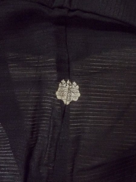 Photo4: O0117Z Vintage Japanese kimono   Black MONTSUKI crests for women / Silk.    (Grade B) (4)
