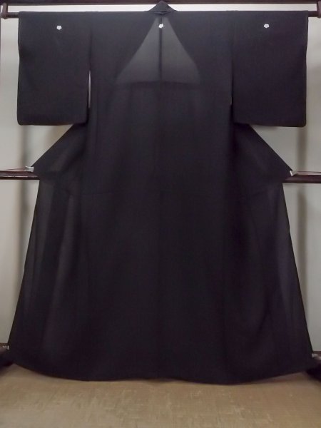 Photo1: O0118B Vintage Japanese kimono   Black MONTSUKI crests for women / Silk.    (Grade B) (1)