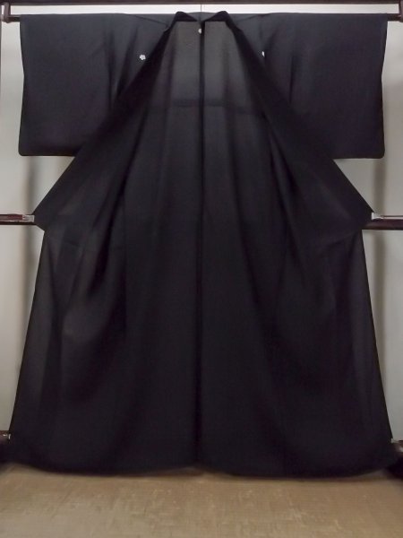 Photo2: O0118B Vintage Japanese kimono   Black MONTSUKI crests for women / Silk.    (Grade B) (2)