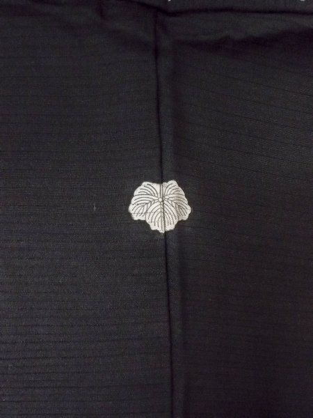 Photo3: O0118B Vintage Japanese kimono   Black MONTSUKI crests for women / Silk.    (Grade B) (3)
