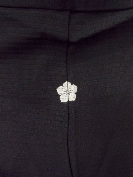 Photo3: O0118C Vintage Japanese kimono   Black MONTSUKI crests for women / Silk.    (Grade B) (3)