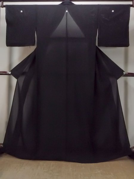 Photo1: O0118D Vintage Japanese kimono   Black MONTSUKI crests for women / Silk.    (Grade B) (1)