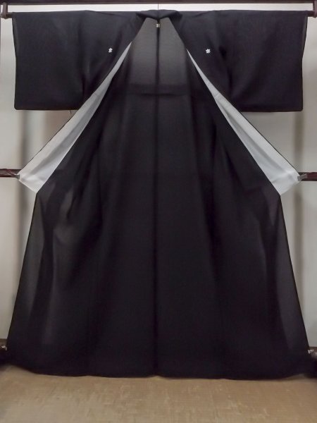 Photo2: O0118D Vintage Japanese kimono   Black MONTSUKI crests for women / Silk.    (Grade B) (2)