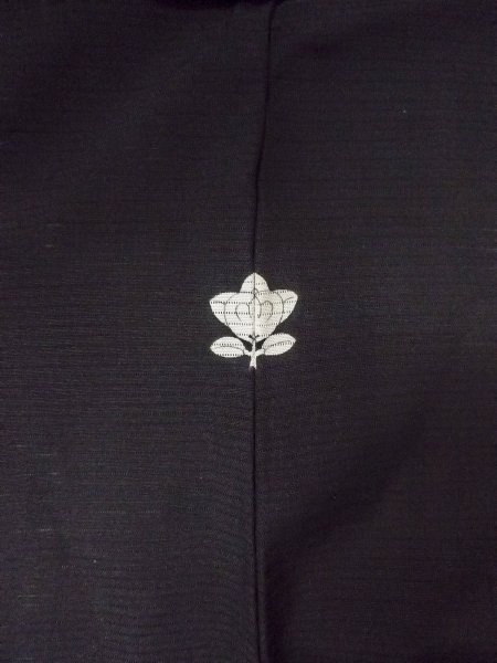 Photo3: O0118D Vintage Japanese kimono   Black MONTSUKI crests for women / Silk.    (Grade B) (3)
