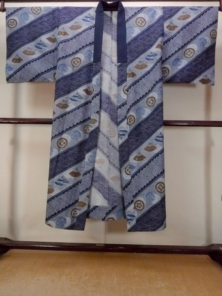 Photo1: O0124B Vintage Japanese kimono   Indigo Blue Men's Juban for men / Wool. Wave, Crest pattern  (Grade D) (1)