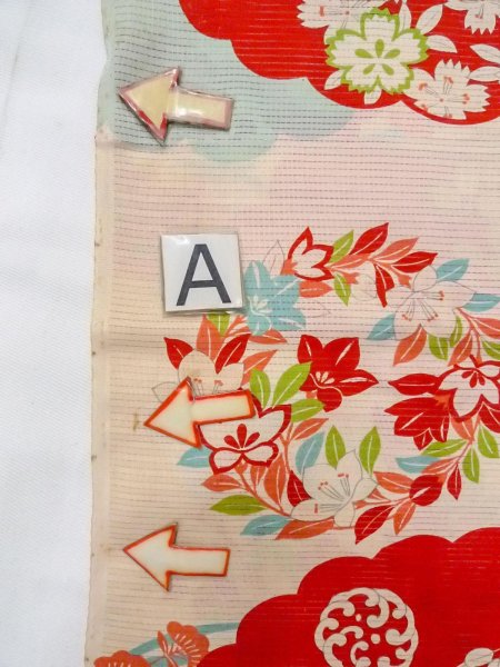 Photo14: O0124I Antique Japanese kimono   Ivory JUBAN undergarment for women / Silk. Flower circle, Unlined, pink pattern  (Grade D) (14)