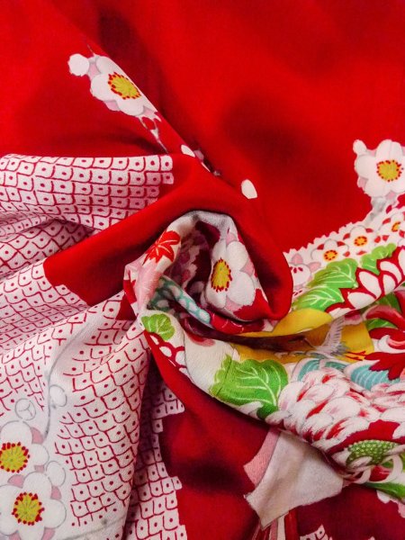 Photo12: O0124O Antique Japanese kimono   Red JUBAN undergarment for women / Silk. Peony,   (Grade C) (12)