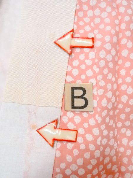 Photo15: O0124S Vintage Japanese kimono  Pale Coral JUBAN undergarment for women / Silk.  Bell pattern  (Grade B) (15)