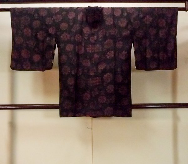 Photo2: O0131M Vintage Japanese kimono   Black MICHIYUKI outer coat for women / Wool. Flower circle,   (Grade B) (2)