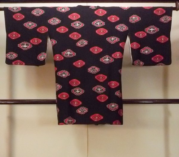 Photo2: O0131O Vintage Japanese kimono   Black MICHIYUKI outer coat for women / Silk. Flower,   (Grade B) (2)