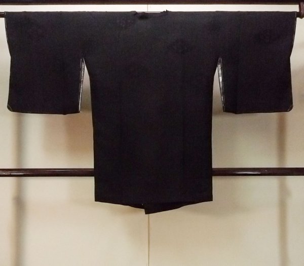 Photo2: Mint O0131X Vintage Japanese kimono   Black MICHIYUKI outer coat for women / Silk. Chinese flower,   (Grade A) (2)