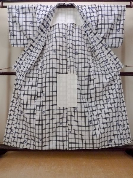 Photo2: O0218A Vintage Japanese kimono   White YUKATA summer(made in Japan) for women / Cotton. Flower,   (Grade C) (2)